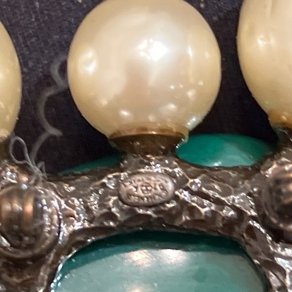 CHANEL-Authentic CHANEL brooch-gorgeous & unique.. - Picture 8 of 8